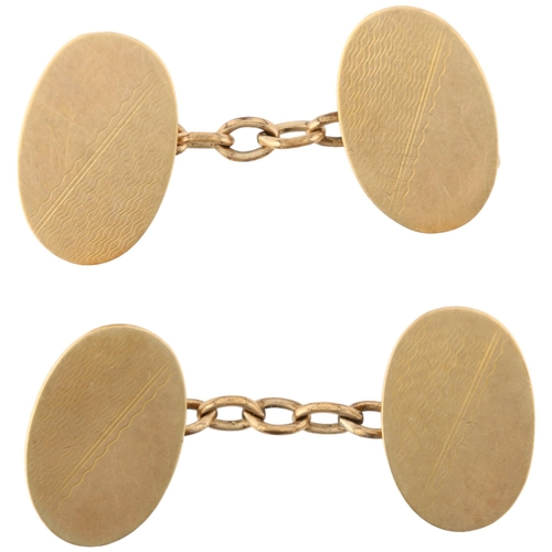 1133 - A pair of Art Deco 9ct gold oval cufflinks, maker T&HC, Birmingham 1936, engine turned decoration, 1... 