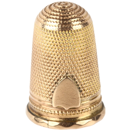 1142 - An Antique unmarked gold sewing thimble, with applied shield motif, 23.4mm, 4.6g