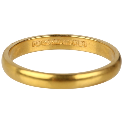 1153 - An early 20th century 22ct gold wedding band ring, maker SH, Birmingham 1939, band width 2.6mm, size... 