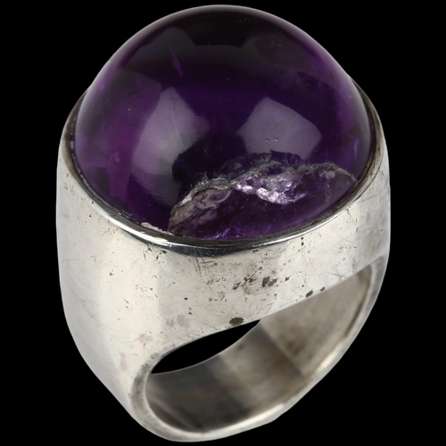 1344 - LISE MAYER GULD & SOLV - a large Danish modernist sterling silver and amethyst dress ring, setting h... 