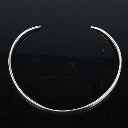 1398 - HANS HANSEN - a Danish modernist sterling silver neck torque, setting height 10.1mm, internal circum... 