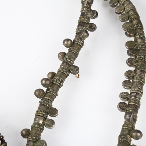 1422 - A heavy Indian white metal fringe necklace and disc plate, diameter 12cm (2)