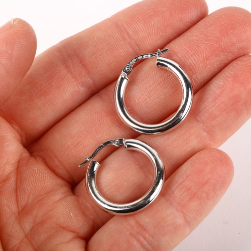 1289 - A pair of 9ct white gold hoop earrings, with French lock fittings, 20.6mm, 1.2g