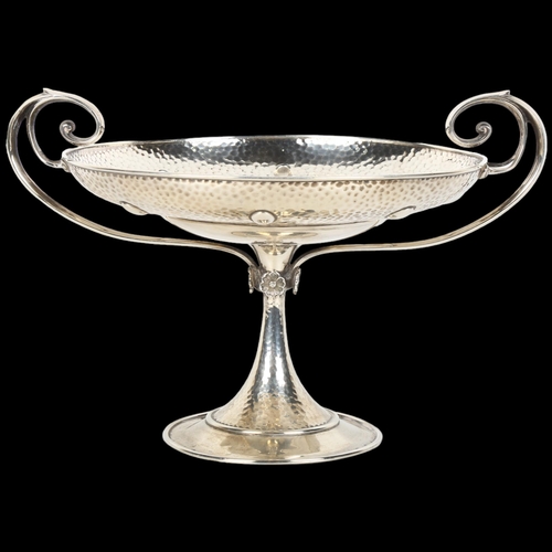 1451 - An Arts and Crafts George V silver 2-handled pedestal tazza, Harrison Brothers & Howson, Sheffield 1... 