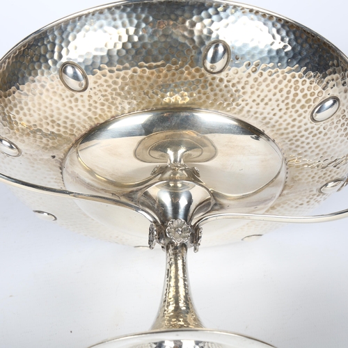 1451 - An Arts and Crafts George V silver 2-handled pedestal tazza, Harrison Brothers & Howson, Sheffield 1... 