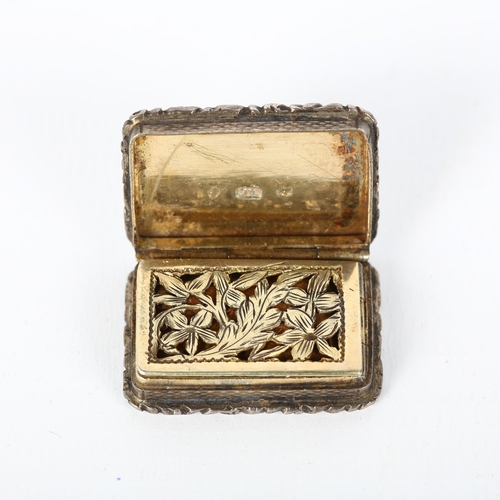 1466 - A William IV silver vinaigrette, Gervase Wheeler, Birmingham 1835, rectangular form with allover eng... 