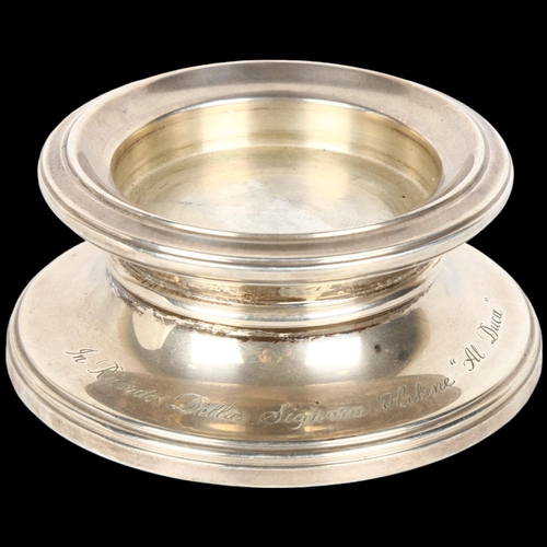 1481 - An Elizabeth II silver filled table candle holder, WI Broadway & Co, fits an 8cm candle, height 6cm