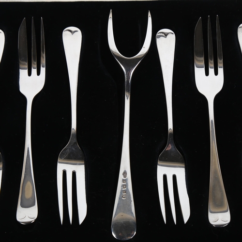 1491 - A cased set of George V silver pastry forks, maker AP & Co, Birmingham 1935, 12.5cm, 3.6oz total