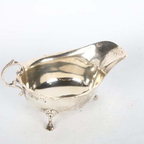 1495 - A small George V silver sauce boat, Barker Brothers, Chester 1915, 12cm, 2.3oz