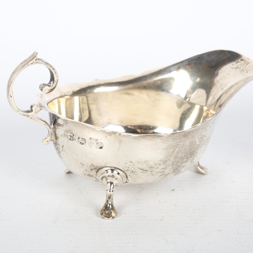 1495 - A small George V silver sauce boat, Barker Brothers, Chester 1915, 12cm, 2.3oz