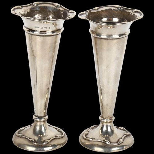 1510 - A pair of Edwardian silver bud vases, A&J Zimmerman, Birmingham 1908, 13.5cm, loaded bases