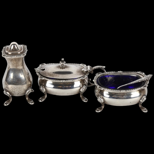 1511 - An Edward VIII silver 3-piece cruet set, Edward Barnard & Sons Ltd, London 1936, with fitted blue gl... 