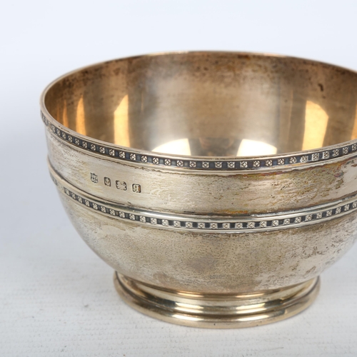 1520 - A George V silver bowl, SW Smith & Co, Birmingham 1915, diameter 11.5cm, 6.7oz