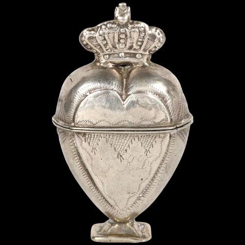 1527 - An 18th century Scandinavian silver 'Hovedvandsaeg' marriage box, circa 1770, 7.5cm