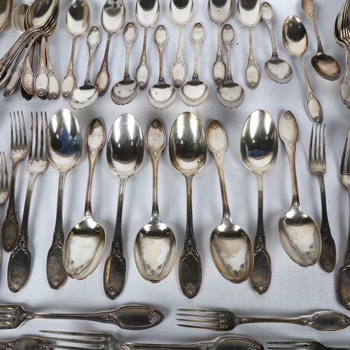 1547 - A fine quality French 950 silver flatware set for 24 people, early 20th century, comprising dinner f... 