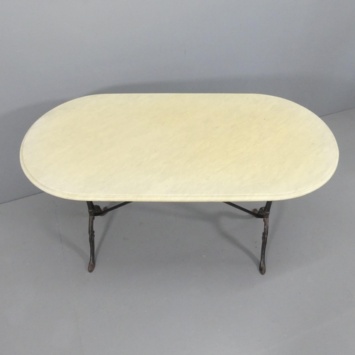 2152 - A oval marble-topped garden table on cast iron base. 120x71x60cm.