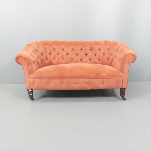 2181 - A Victorian style mahogany and button-back upholstered two-seater sofa. Overall 140x69x69cm, seat 97... 