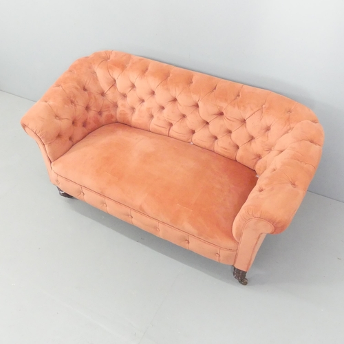 2181 - A Victorian style mahogany and button-back upholstered two-seater sofa. Overall 140x69x69cm, seat 97... 