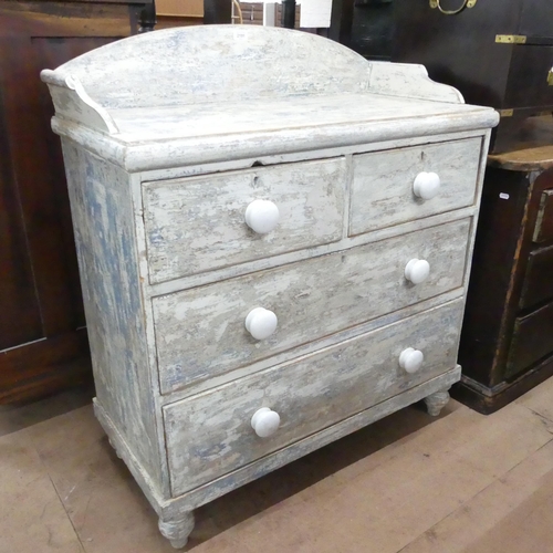 2191 - An antique pine washstand, with scraped finish. 90x103x45cm.