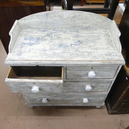 2191 - An antique pine washstand, with scraped finish. 90x103x45cm.