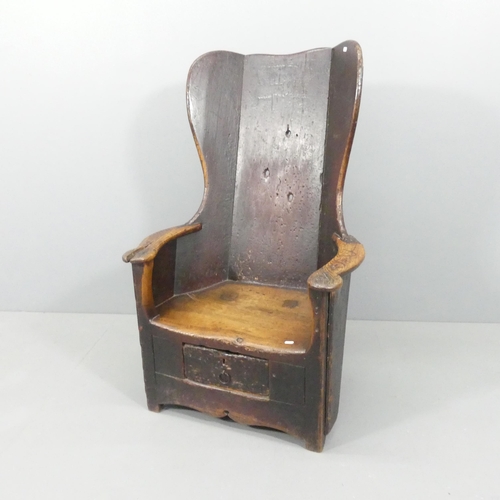 2198 - An 18th century elm lambing chair, with single drawer beneath seat. Overall 74x118x65cm, seat 51x33x... 