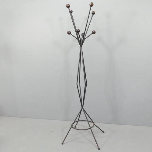 2059 - A mid-century atomic hat and coat stand in the manner of Roger Feraud, with wooden ball ends on wrou... 