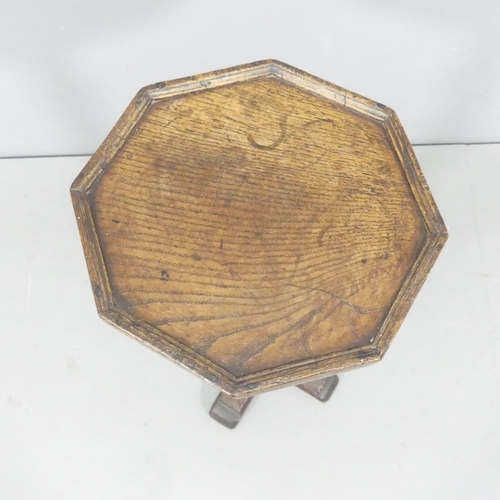 2211 - An antique oak octagonal-topped wine table / plant stand. 31x73cm.