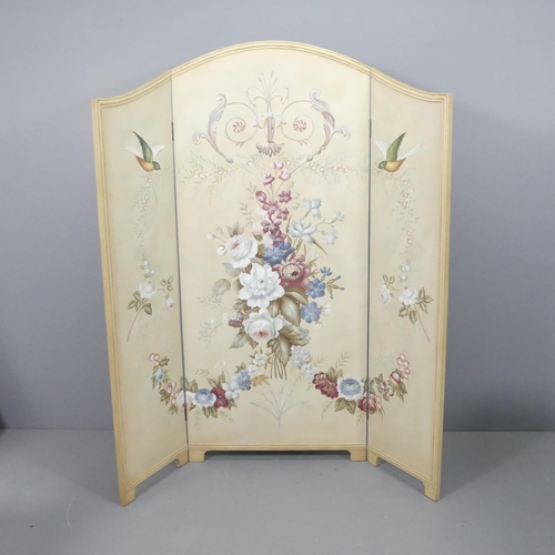 2225 - A three-fold room divider screen with painted decoration. Overall 160x180cm.