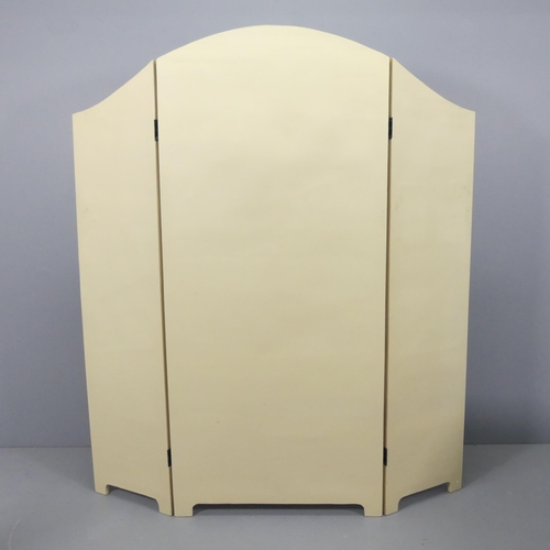 2225 - A three-fold room divider screen with painted decoration. Overall 160x180cm.