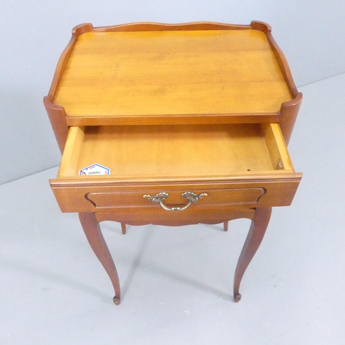 2252 - A French mahogany pot cupboard, with single drawer and cabriole legs. 37x70x27cm.