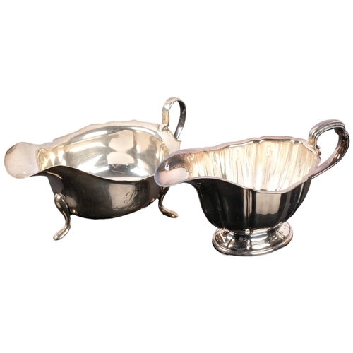 1090 - 2 silver cream jugs, comprising Aitken Brothers, Sheffield 1925, and Viners Ltd, Sheffield 1964, 7.8... 