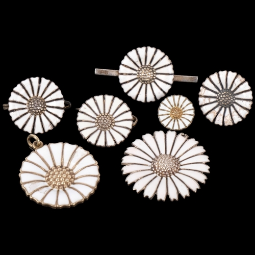 1096 - Group of Danish sterling silver and white enamel daisy pattern jewellery, including pendants, brooch... 