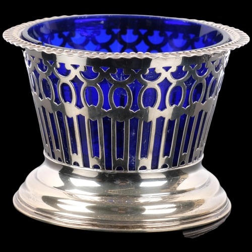 1111 - An Edwardian silver sugar bowl, Charles Boyton III, London 1901, circular form with pierced gallery ... 