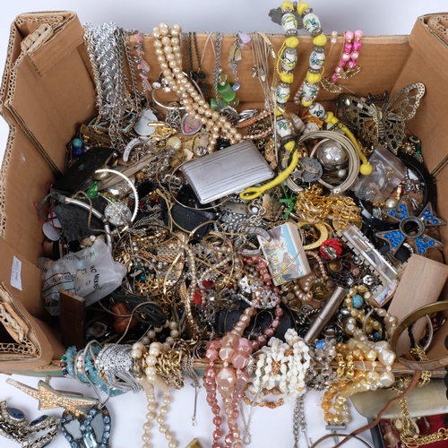 1004 - Various costume jewellery, including earrings, necklaces, brooches etc