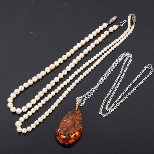 1059 - 2 single-strand pearl bead necklaces with silver clasps, and an amber pendant necklace (3)