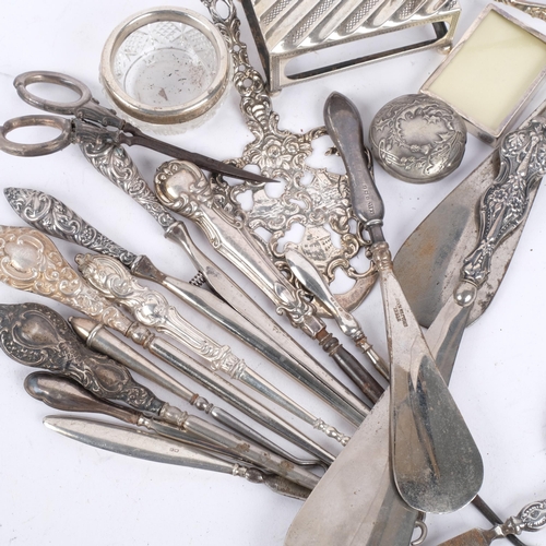 1084 - Various silver-mounted items, including shoe horns, table-top matchbox holder, pastry serving slice,... 