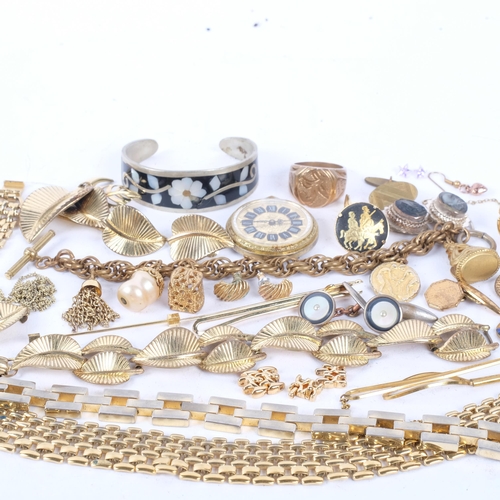 1085 - A quantity of gold plated jewellery, including Floralia set, cufflinks, etc