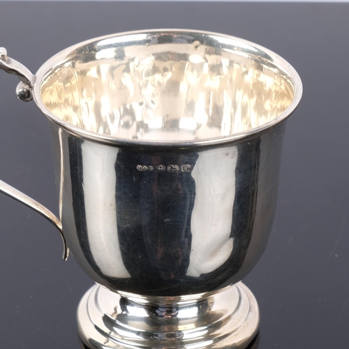 1099 - A George VI silver christening mug, Deakin & Francis, Birmingham 1939, 8cm, 2.2oz