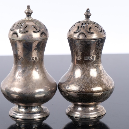 1109 - A pair of Victorian silver pepperettes, William Hutton & Sons Ltd, London 1894, 9cm, 4oz total