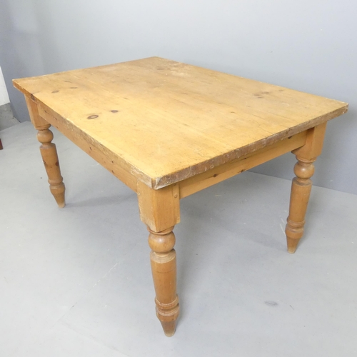 2549 - A vintage pine dining table. 137x77x91cm.