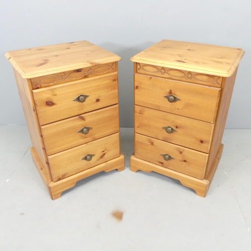 2578 - A pair of modern pine three-drawer bedside chests. 45x66x37cm.