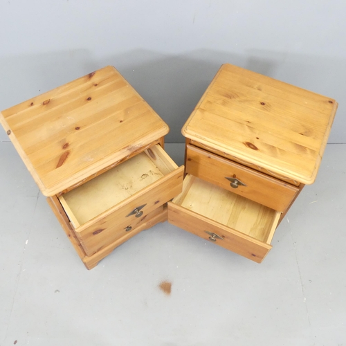 2578 - A pair of modern pine three-drawer bedside chests. 45x66x37cm.