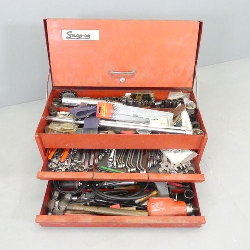 2588 - A Snap-on tool box, with contents to include a socket set, spanners, hammers, etc. 67x44x31cm.