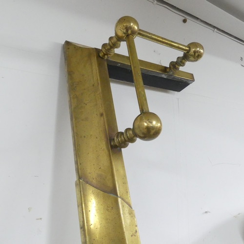 2612 - A brass extending fire surround. Minimum dimensions 132x20x40cm.