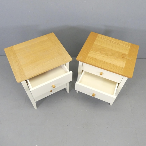 2658 - A pair of modern light oak effect three drawer bedside chests. 49x63x40cm.