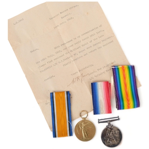 175 - A World War I War medal, named to T-206816 Pte. W.G. Daniels. The Queen's.SR, and matching Defence m... 