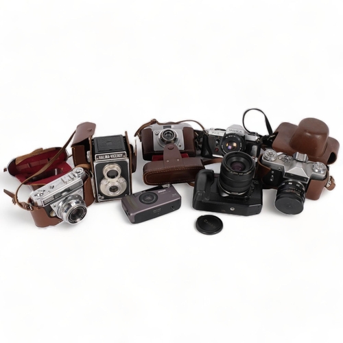 226 - A quantity of various Vintage cameras and equipment, including a Yashica FX-D quartz, a Halina-Vicer... 