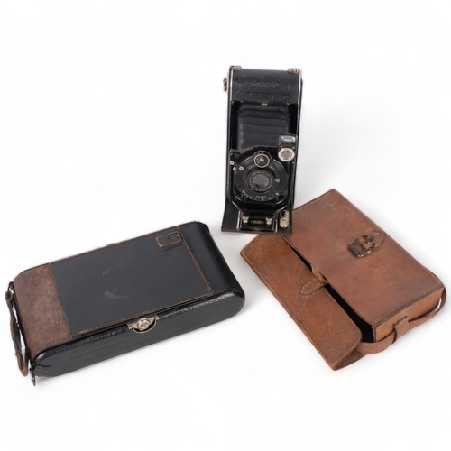 246 - A Zeiss Ikon Contessa Nettel Onito Vintage folding camera, with associated carry case, etc