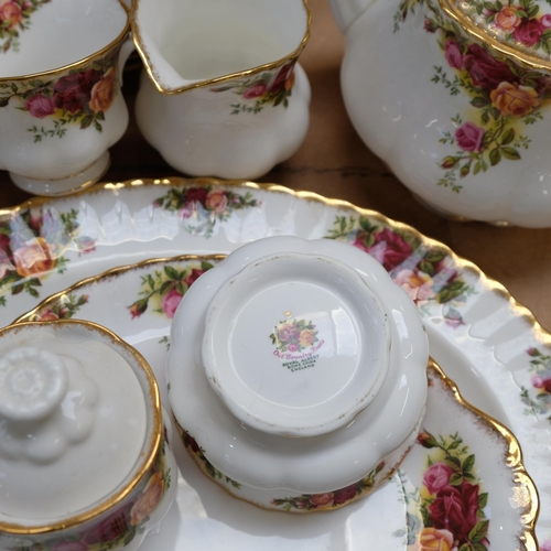 318 - Royal Albert Old Country Roses tea service, coffee set, and dinnerware, including sauce boat, bowls,... 