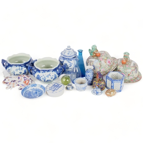 571 - A quantity of modern Chinese ceramic items, including a porcelain Imari floral rabbit, a pair of blu... 